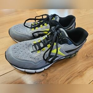 Reebok Kids Shoes Size 4